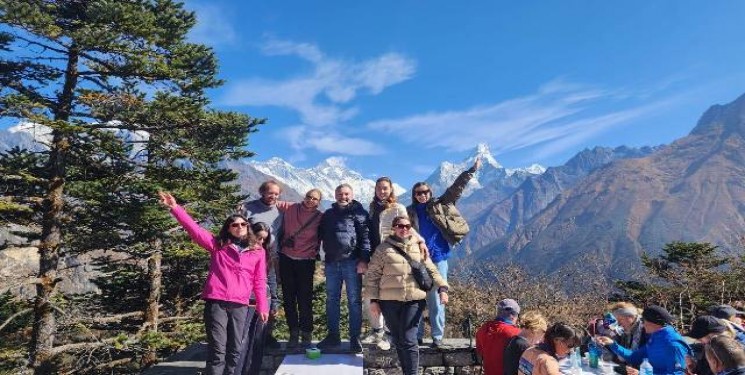 Discover Nepal Tour Trekking with Everest Base camp Helicopter Tour Nov 2023